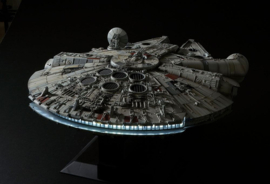 (Pre-order) Star Wars Episode IV Perfect Grade Plastic Model Kit 1/72 Millennium Falcon 48 cm