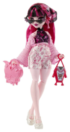 Monster High Skulltimate Secrets Doll  Destination: Gore-geous Oasis - Draculaura