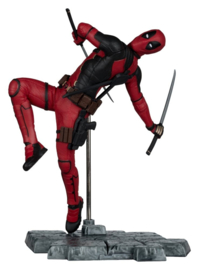 (Pre-order) Marvel Studios Statue 1/10 Deadpool (Deadpool & Wolverine) (Gold Label) 17 cm