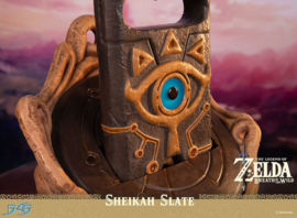 (Pre-order) The Legend of Zelda: Breath of the Wild Life Size Statue 1/1 Sheikah Slate 24 cm