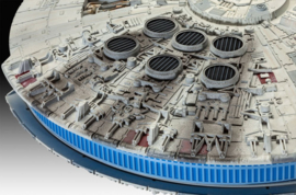 (Pre-order) Star Wars Model Kit 1/72 Millennium Falcon 38 cm