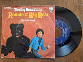 Ronnie and the Big Bear met The big bear bump 1976 Single nr S20232711