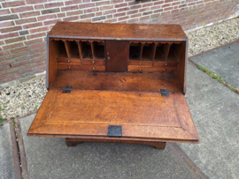 Eiken klepsecretaire Engels omstreeks 1860-1880 met interieur nr B202518