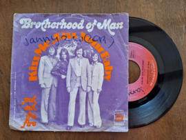 Brotherhood of man met Kiss me, kiss your baby 1975 Single nr S20232664