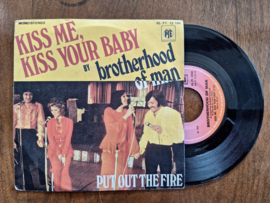 Brotherhood of Man met Kiss me, kiss your baby 1975 Single nr S20232929