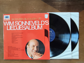 Wim Sonneveld met 24 gouden bladzijden uit Wim Sonneveld's liedjes album 1973 LP nr L20251039