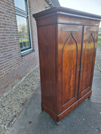 Hollands mahonie 2-deurs linnenkast 4x plank verstelbaar omstreeks 1880 nr K202543