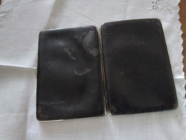 Oude en antieke leren portefeuille of kaarthouder.