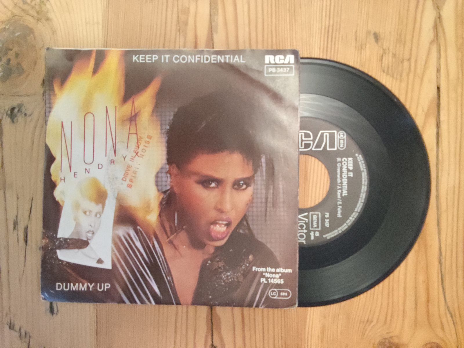 Nona Hendryx met Keep it confidential 1983 Single nr S20256452