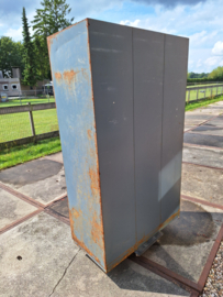 Locker 3-deurs blauw/grijs jaren 60-70 geleefd industrieel nr 10119