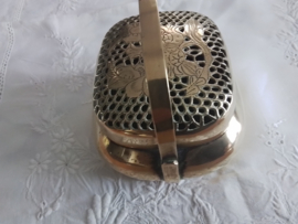 Antieke chinese messing handwarmer ook te gebruiken als wierookbrander.