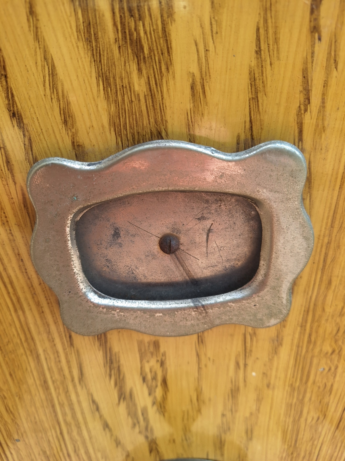 Oude vierkante winkeldispenser metaal met schep en klep 1920-1930 voor bv koffie nr KK202412