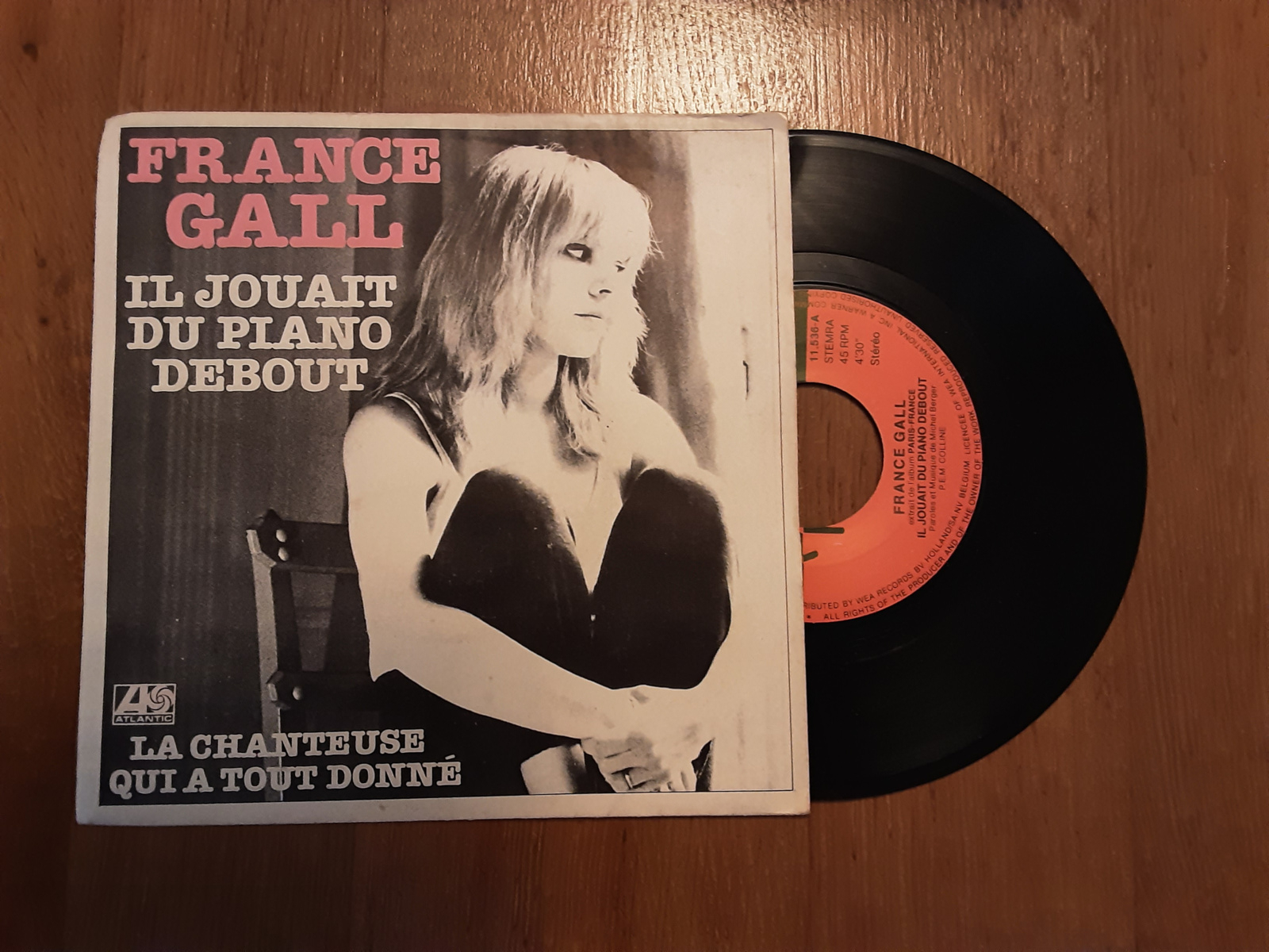 France gall met Il jouant du piano debout 1980 Single nr S20234275