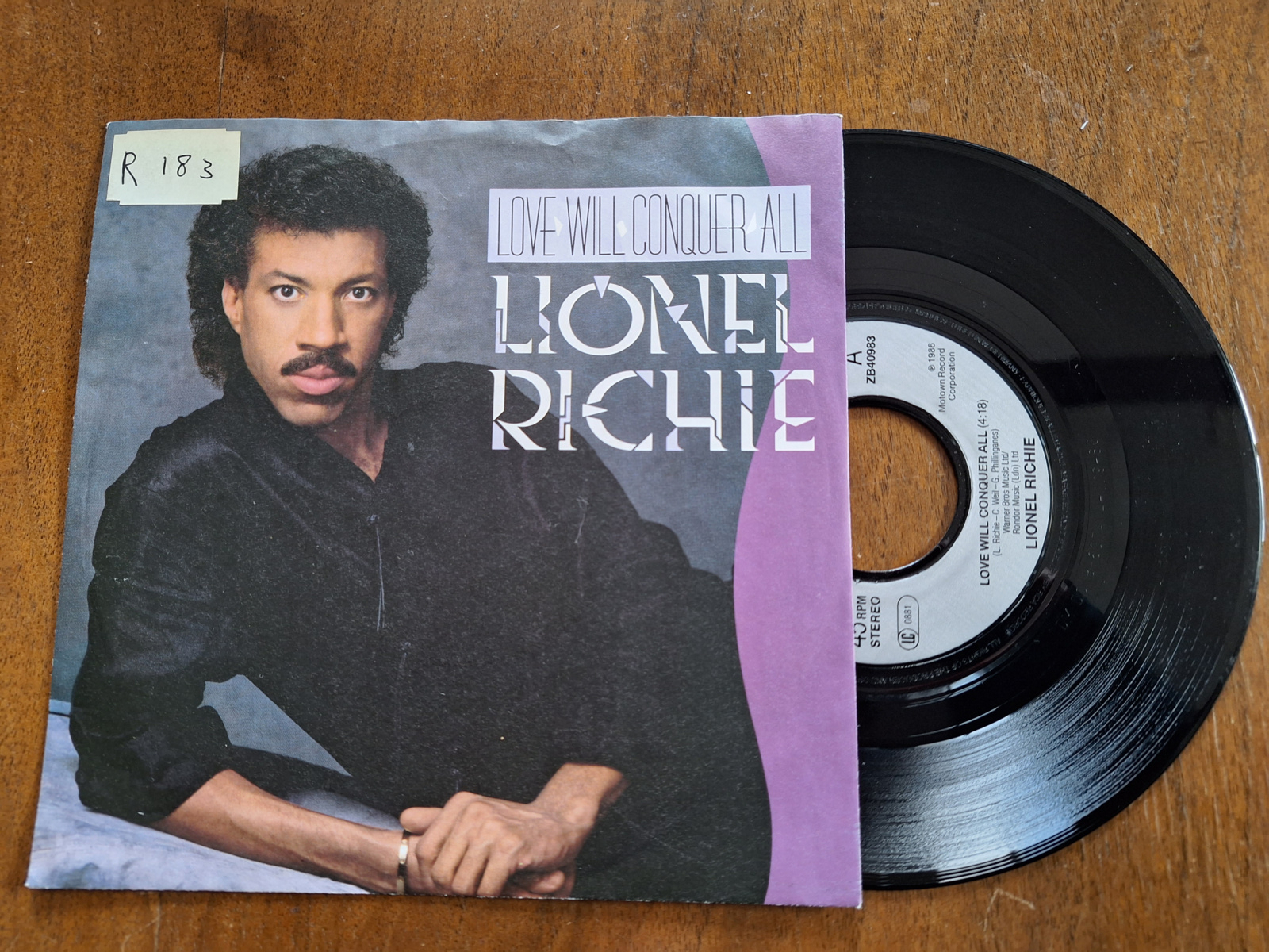 Lionel Richie met Love will conquer all 1986 Single nr S20234145