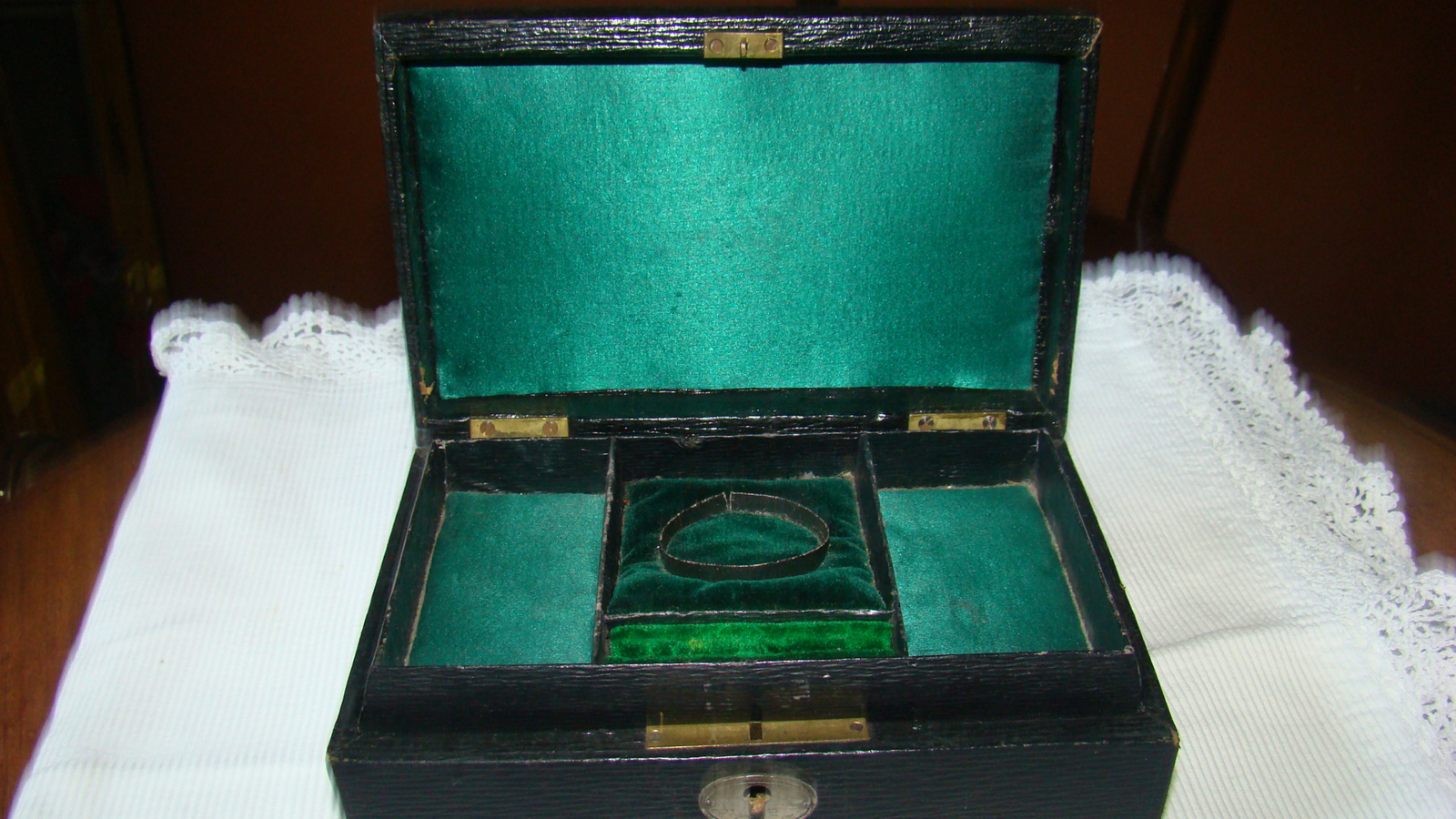 Zwart bijou doosje of sieradendoosje.