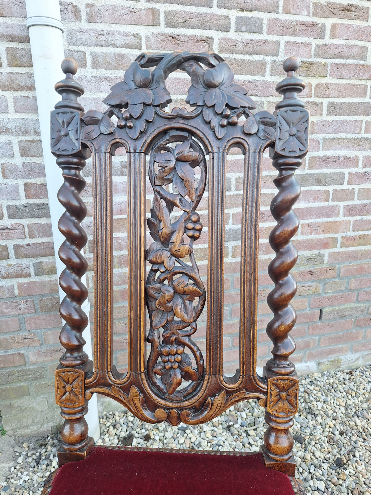 Set van 4 antieke stoelen vrucht motief donker eiken nr STO20258