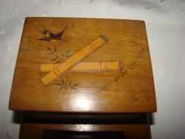Houten doosje van notenhout intarsia (Ingelegd)