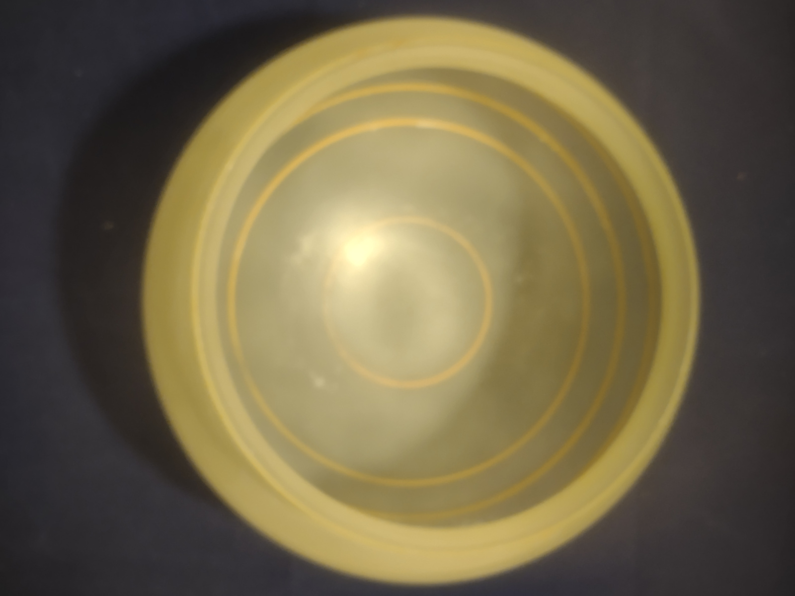 Oude plafonniere bol zacht geel gouden met 4 gouden ringen D25cm oud-G40