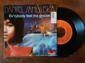 Daniel Sahuleka met Ev'rybody feel the groove 1982 Single nr S20234127