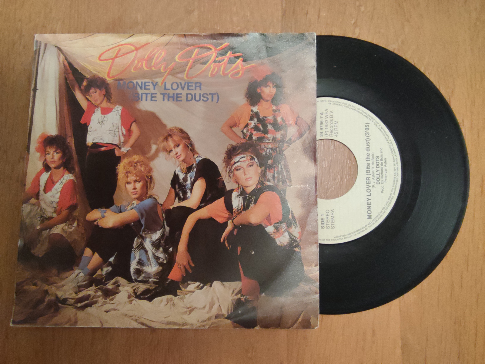 Dolly Dots met Money lover (bite the dust) 1983 Single nr S20256380