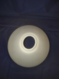 Oude mondgeblazen dakkap d-30cm greep 8 opaal wit nr oud-G30