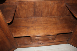 Koloniale garderobe kast met originele indeling omstreeks 1900 nr 10010