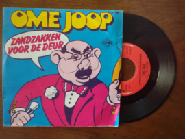 Ome Joop met Zandzakken voor de deur 1982 Single nr S20211225
