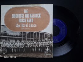 The brighouse and rastrick brass band met The floral dance 1976 Single nr S20234070