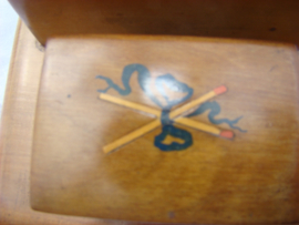 Houten doosje van notenhout intarsia (Ingelegd)