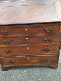 Eiken klepsecretaire Engels omstreeks 1860-1880 met interieur nr B202518