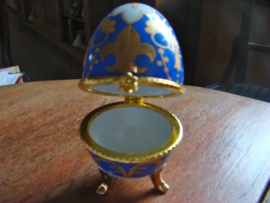 Eierdopje op pootjes blauw met goud.   VERKOCHT