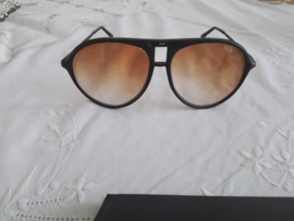 Ambervue retro zonnebril uit de tachtiger jaren