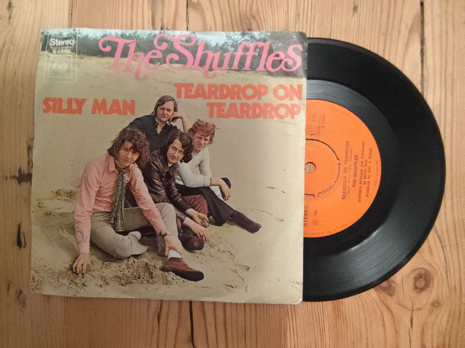 The Shuffles met Teardrop on Teardrop 1970 Single nr S20256410
