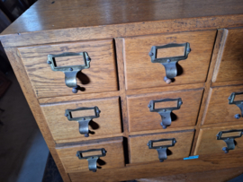 Engels eiken archiefkast met schuifsysteem in de laden omstreeks 1930-1940 nr 10120