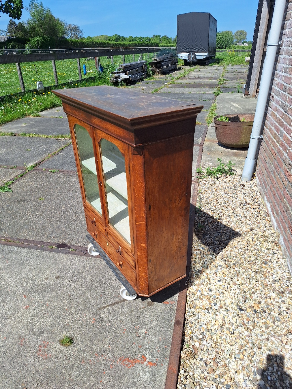 Antiek eiken hangkastje omstreeks 1870-1880 Engels oud glas in deurtjes nr K202549
