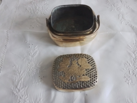 Antieke chinese messing handwarmer ook te gebruiken als wierookbrander.