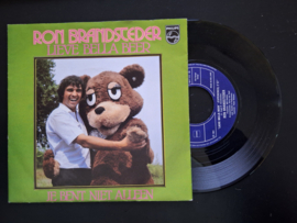Ron Brandsteder met Lieve bella beer 1981 Single nr S20221527