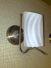 Mat nikkel wandlamp met glazen kap nr:20362/1