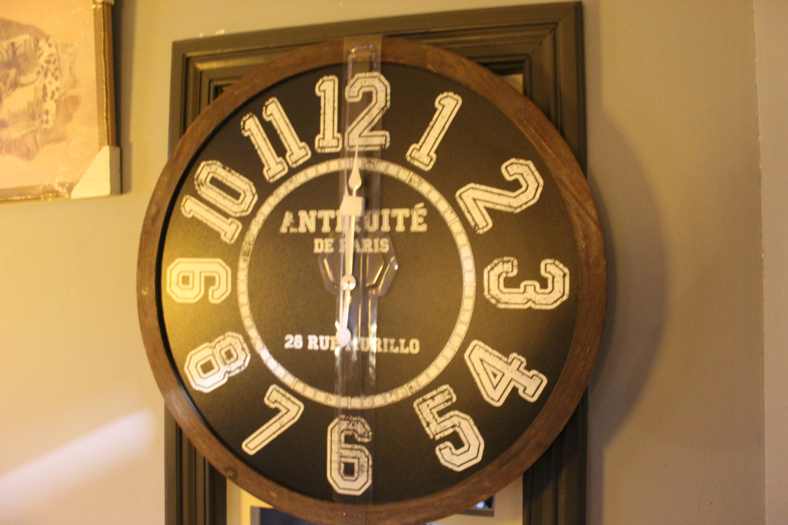 Wandklok houten lijst dia-78cm donkere wijzerplaat middenkleur teak lijst nr Y36000032