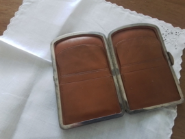 Oude en antieke leren portefeuille of kaarthouder.