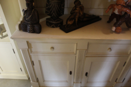 4-deurs bordenkast met 4 laden old finish white wash br-235cm