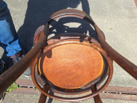Antieke Thonet armstoel gestoomd beukenhout met stoffering Engels omstreeks 1920 nr STO202510