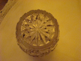 Kleine oude en antieke snoeppot .
