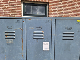 Locker 3-deurs blauw/grijs jaren 60-70 geleefd industrieel nr 10119