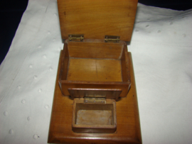 Houten doosje van notenhout intarsia (Ingelegd)