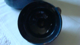 Oude blauwe emaille koffiepot met biesje.