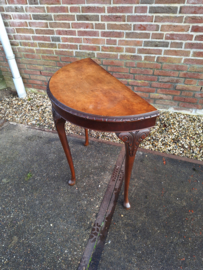 Oud halve maan tafeltje omstreeks 1930 noten nr T202511