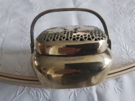 Antieke chinese messing handwarmer ook te gebruiken als wierookbrander.