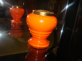 Oude glazen oranje rozenbowl of rozenbol.