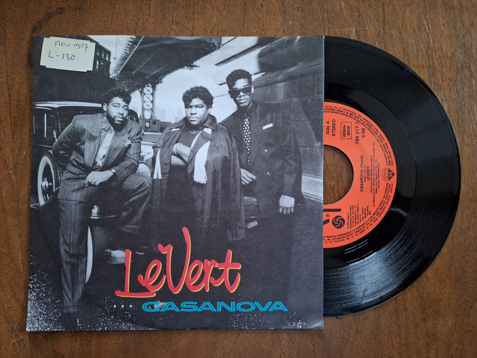 LeVert met Casanova 1987 Single nr S20233170